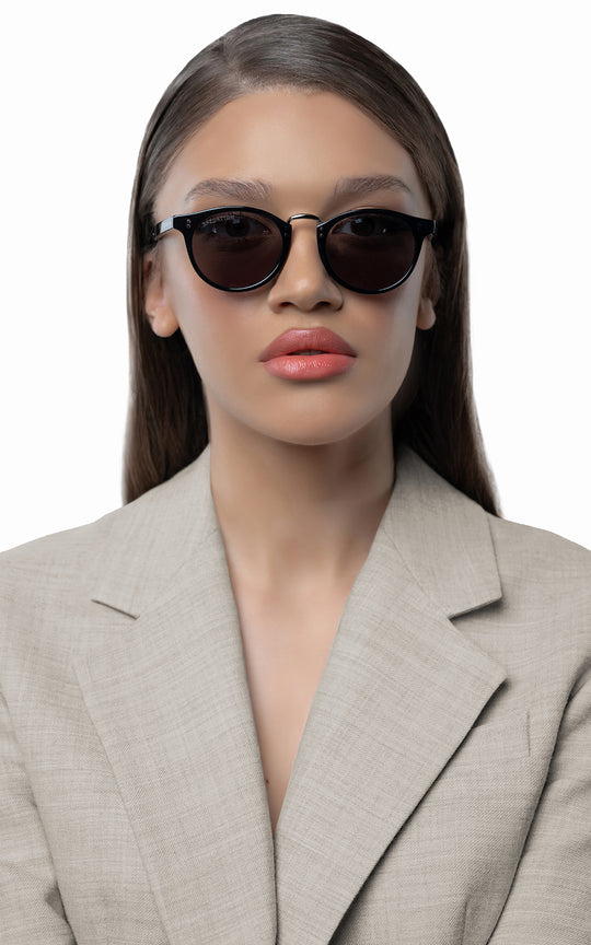 Portofino / Black + Dark Black Lens.