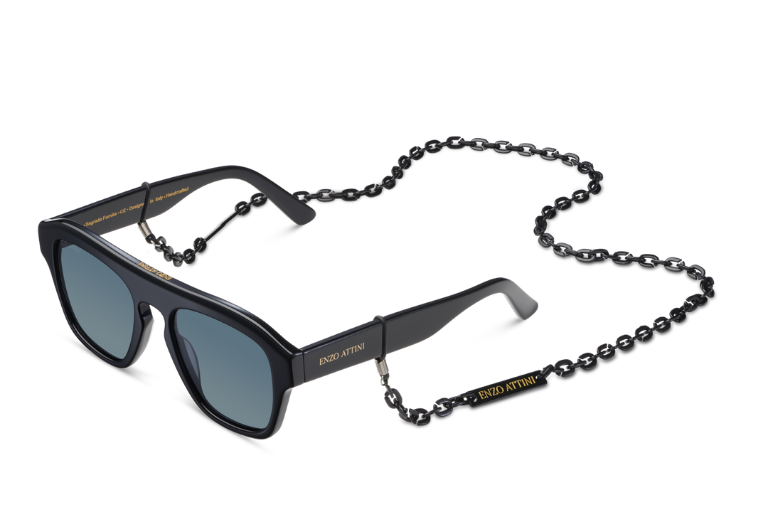 Sagrada Família / Black + Dark Black Lens.