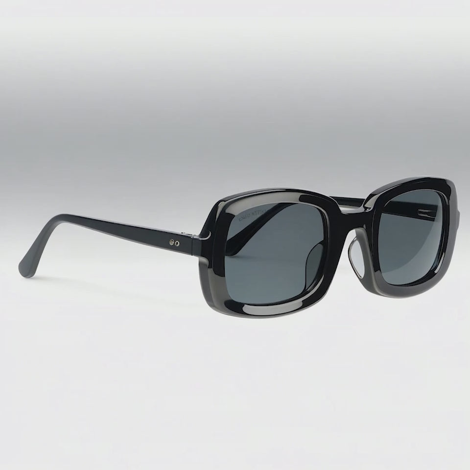 Canal Grande / Black + Dark Black Lens.