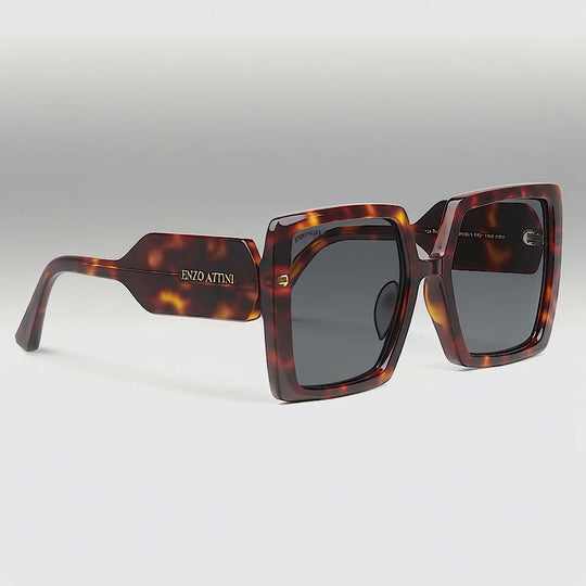 La Scala / Tortoise Red + Dark Black Lens.