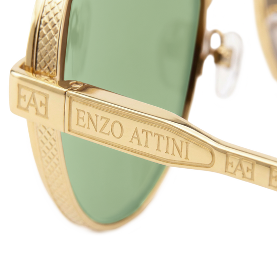 Syze dielli për meshkuj modeli Mount Everest ll green nga Enzo Attini me skelet gold dhe lente mbrojtëse, lentet UVA dhe UVB, logo dhe detaje